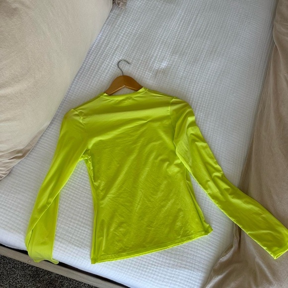 NWOT SKIMS Medium Fits Everybody Long Sleeve Top in Daffodil Yellow - Picture 4 of 4
